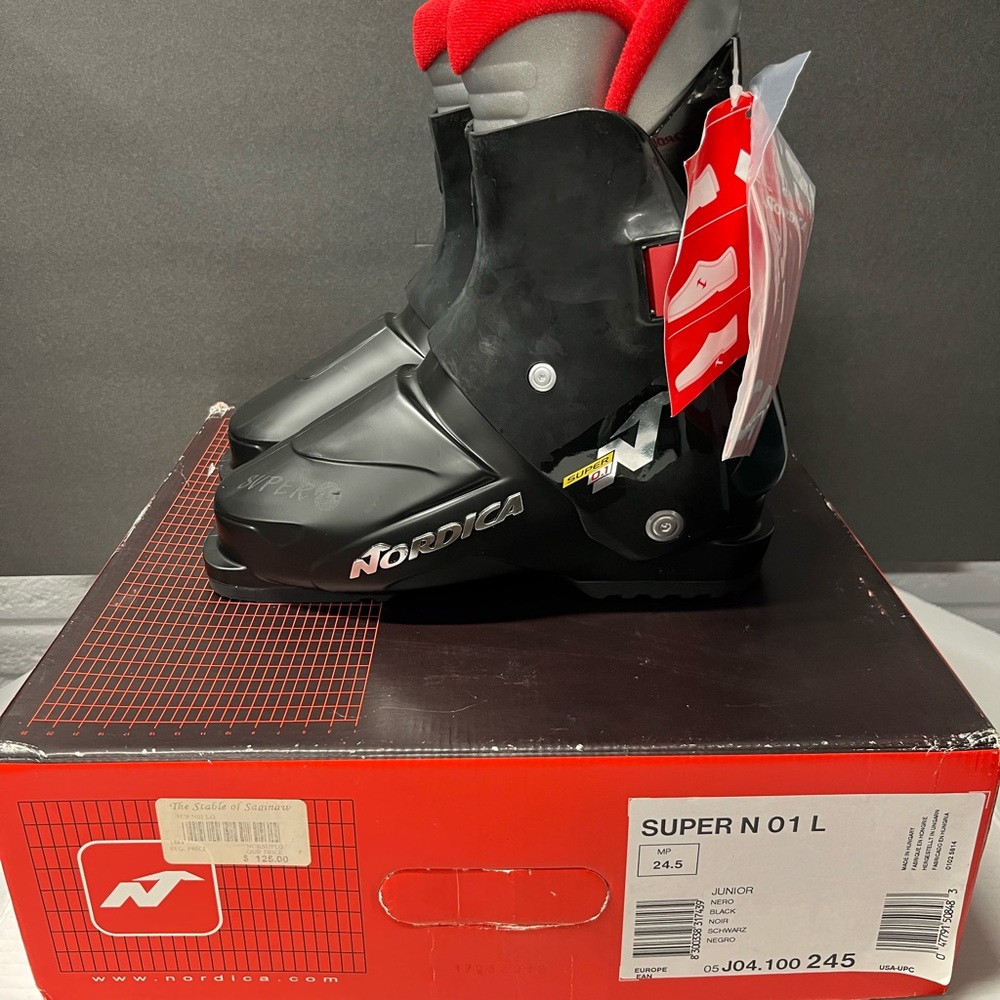 NWT Junior Ski Boots in Black and Red!